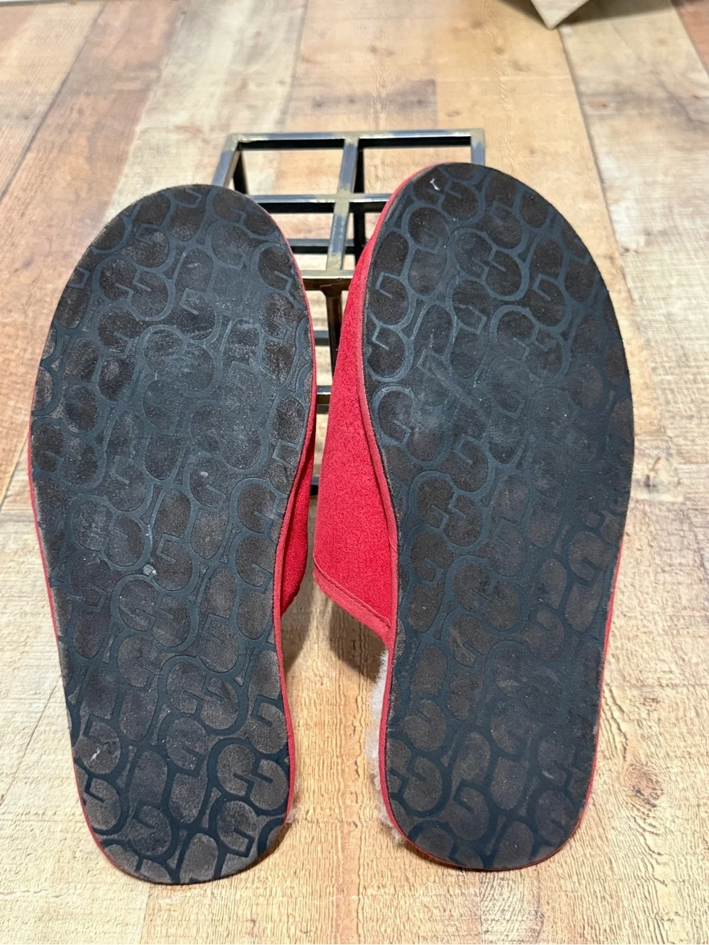 UGG SCUFF LOGO RED WHITE SLIP ON SLIPPER US 11/ EU 44 / UK 10